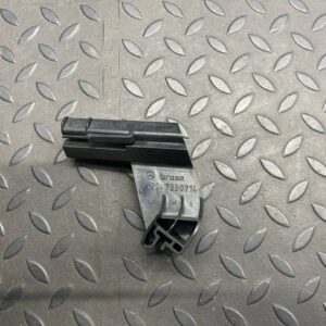 Кронштейн замка двери задний левый Mercedes C/W204 2006-2015