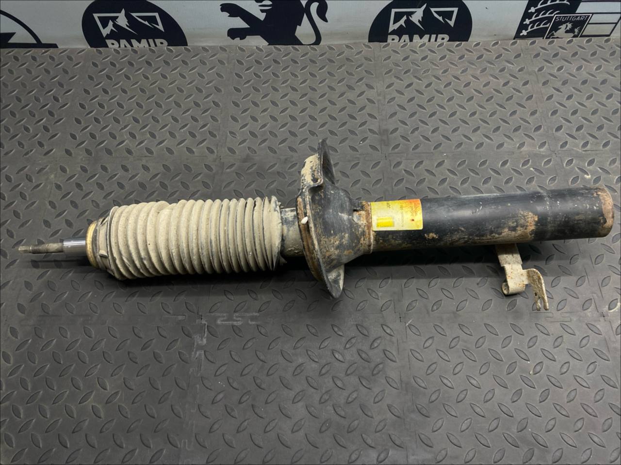 Амортизатор передний левый Ford Transit 2000-2006