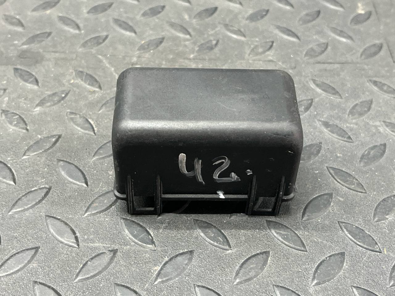 Крышка блока реле Renault Scenic/2 2003-2009