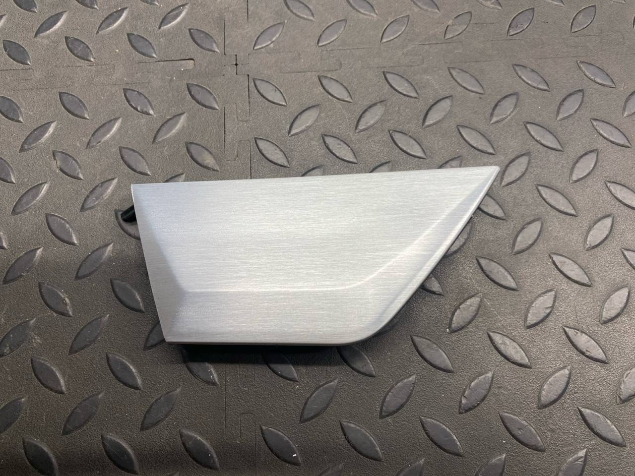 Накладка двери передняя левая Mercedes C/W204 2006-2015