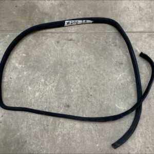 Уплотнитель двери C/W202 1993-2001