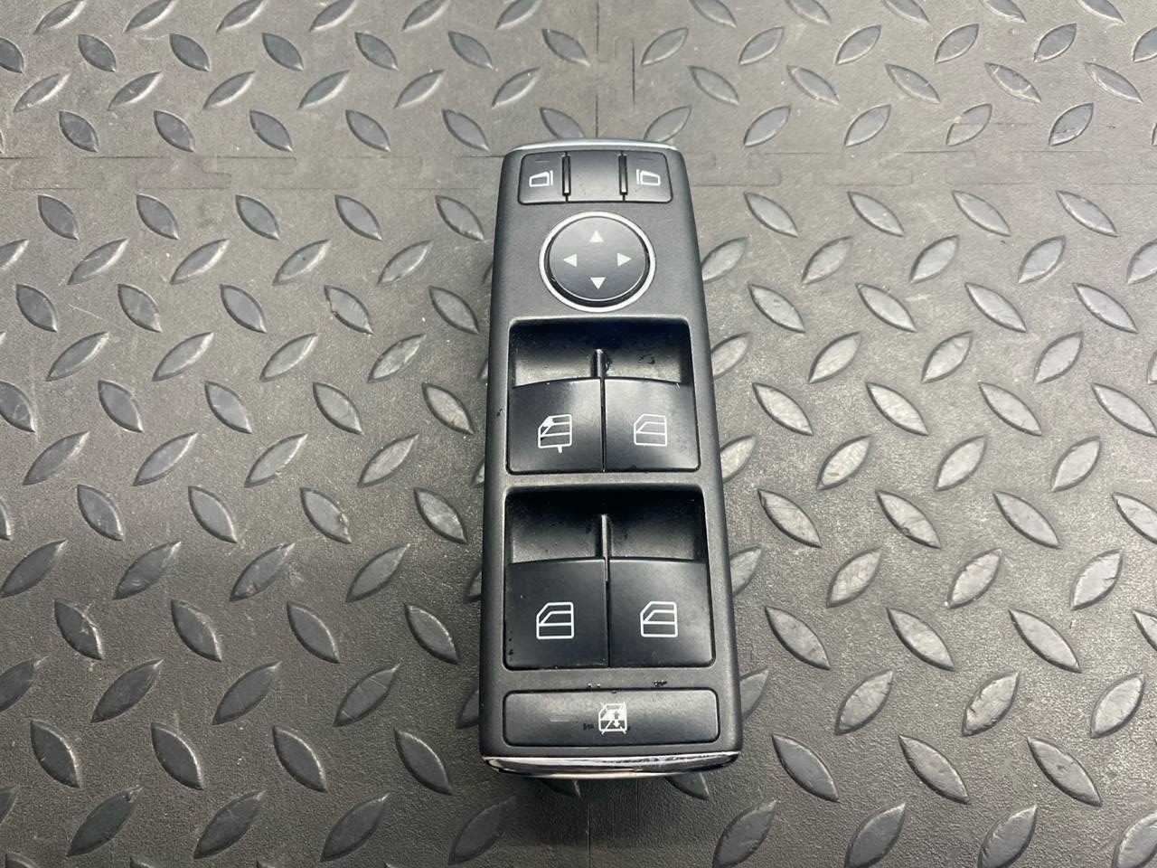 Блок управления стеклоподъемниками Mercedes C/W204 2006-2015