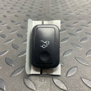 Кнопка открывания багажника Mercedes C/W204 2006-2015
