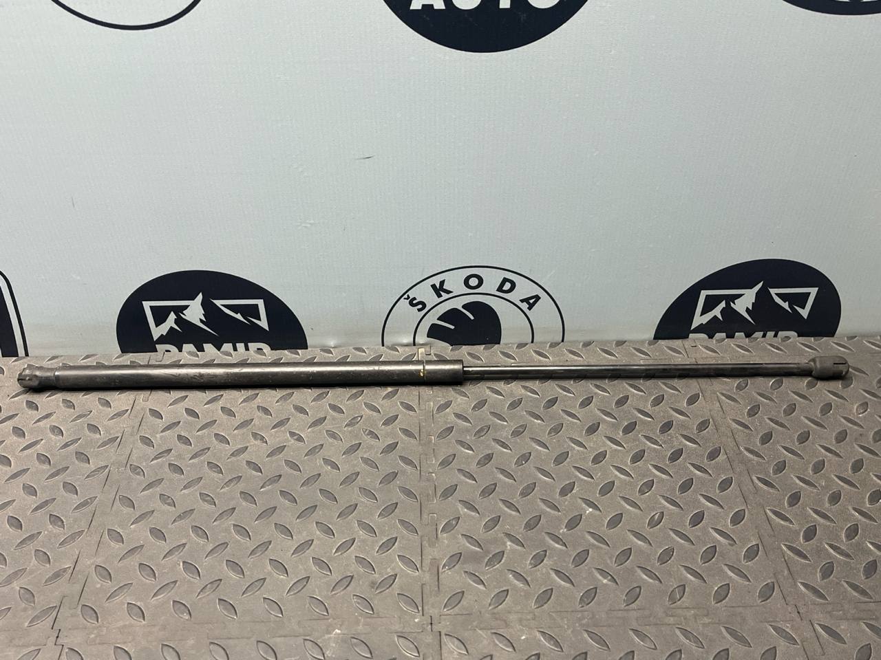 Амортизатор капота Mercedes E/W211 2002-2009