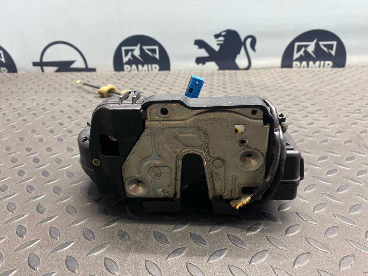 Замок двери задний левый Mercedes C/W203 2000-2008