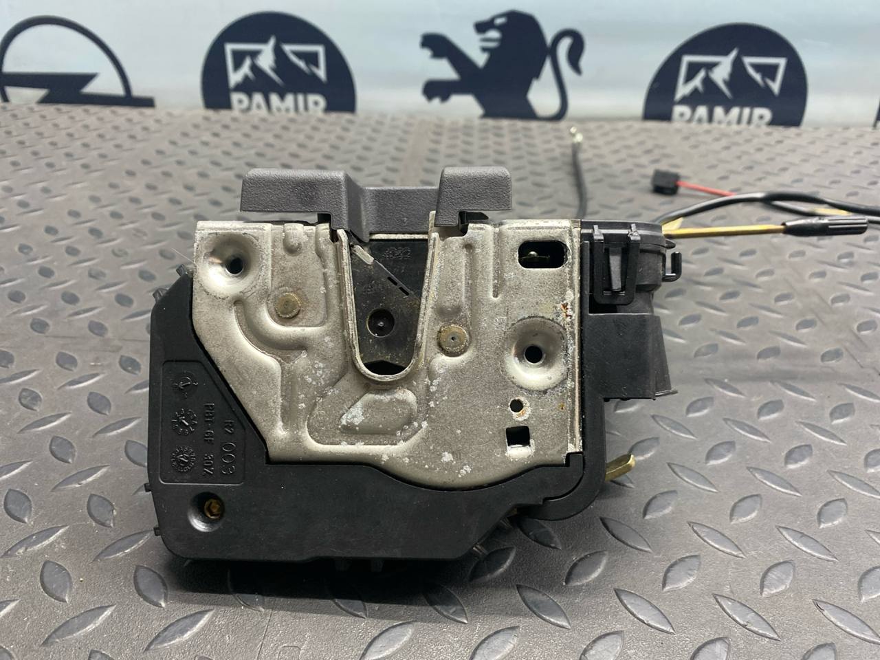 Замок двери передний правый Mercedes C/W203 2000-2008