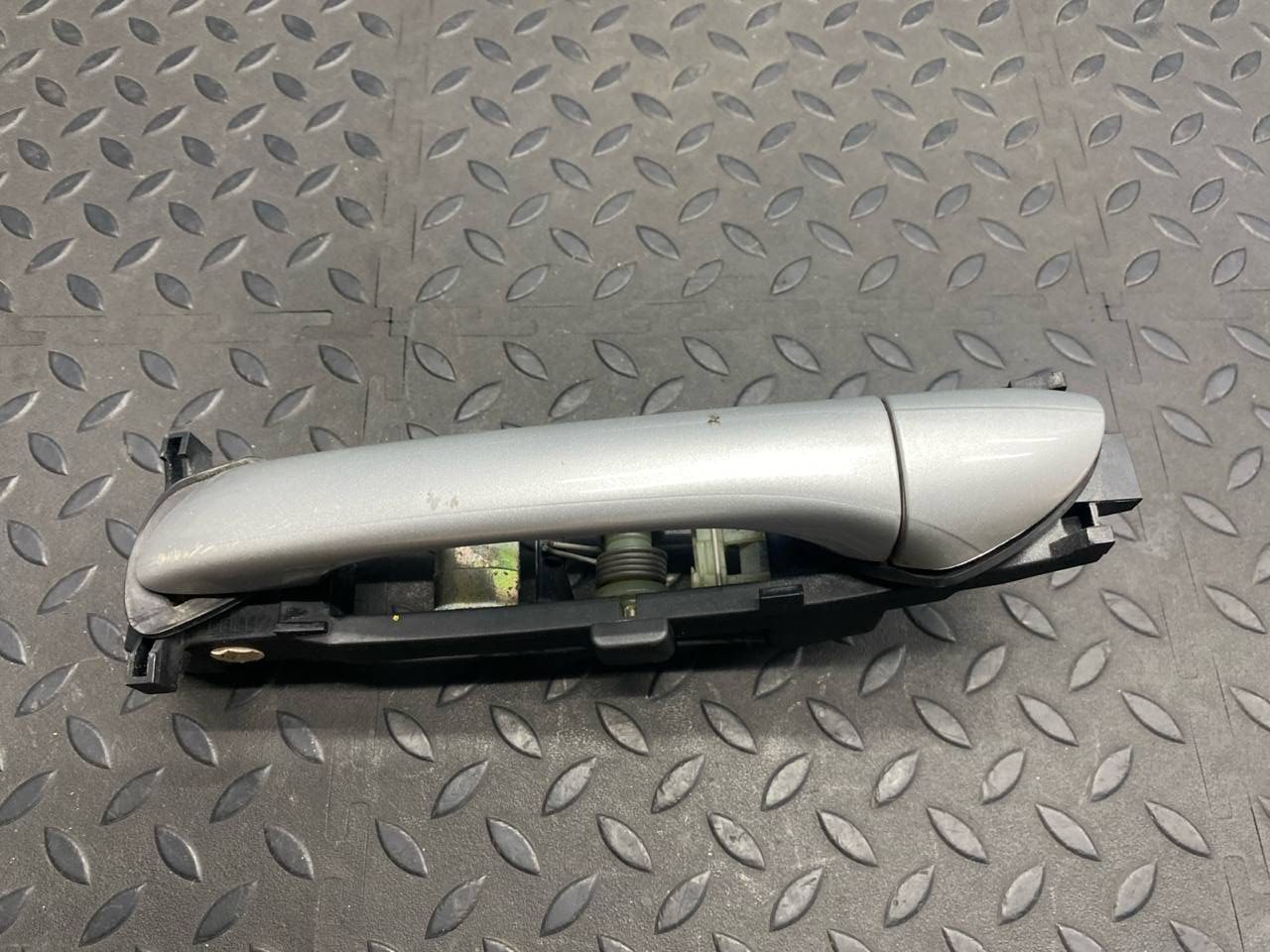 Ручка двери задняя левая Mercedes C/W203 2000-2008