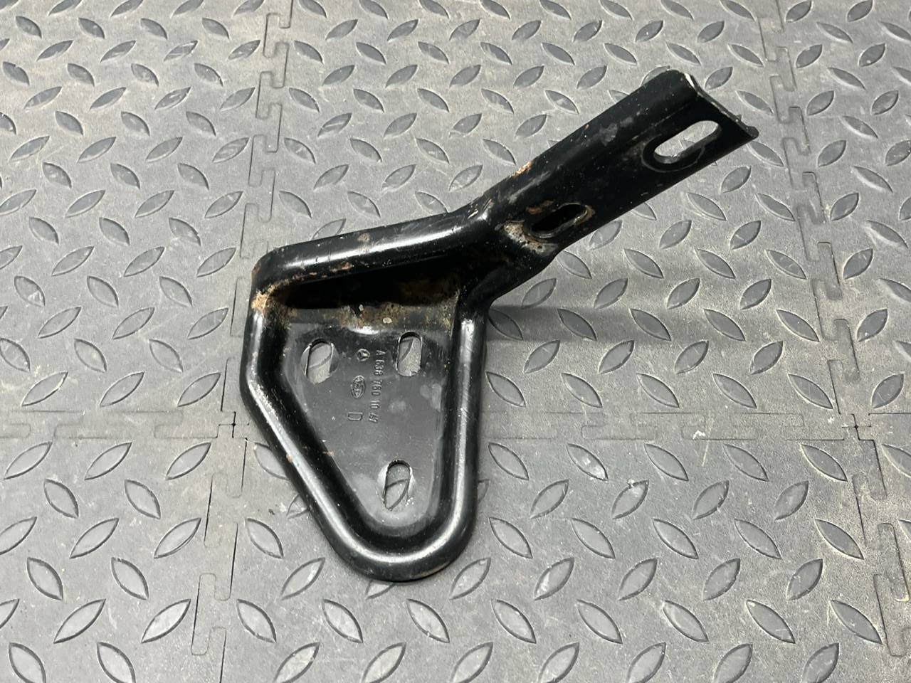 Кронштейн ролика двери сдвижной Mercedes Vito/W638 1996-2003