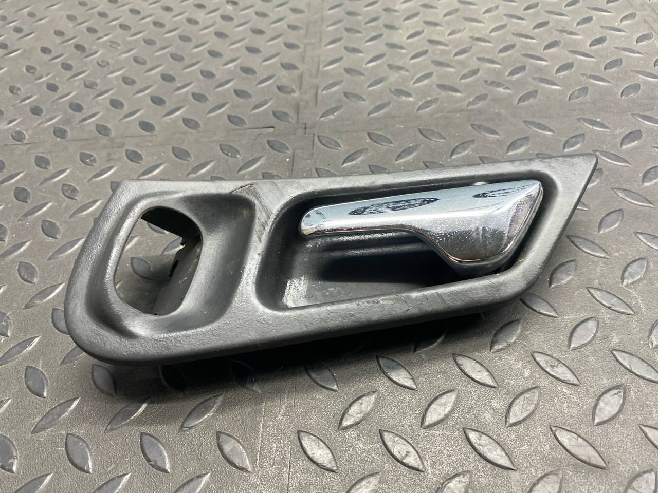 Ручка двери задняя левая Mercedes C/W203 2000-2008