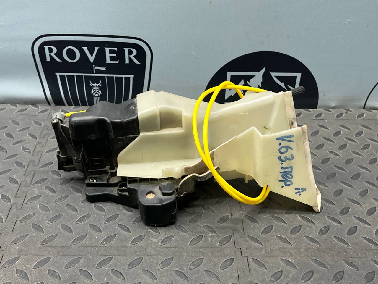 Замок двери передний левый Mercedes C/W202 1993-2001