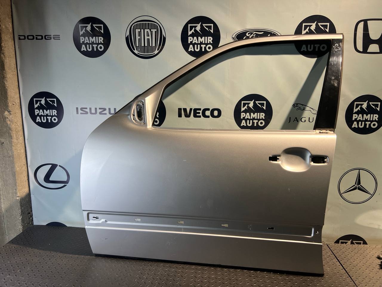 Дверь передняя левая Mercedes E/W210 1995-2003