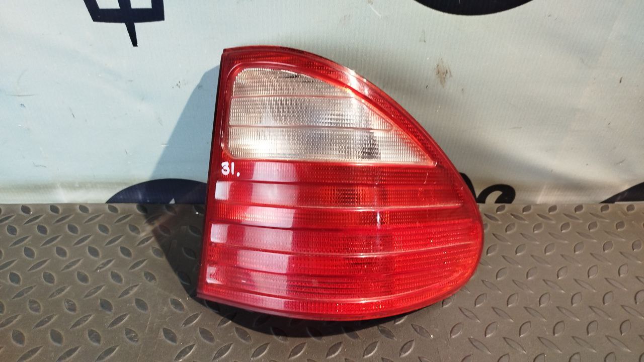 Фонарь задний наружный правый Mercedes E/W210 1995-2003