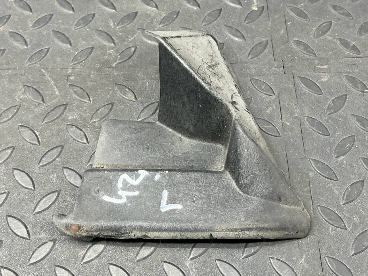 Решетка под лобовое стекло (Жабо) левая Renault Scenic/2 2003-2009