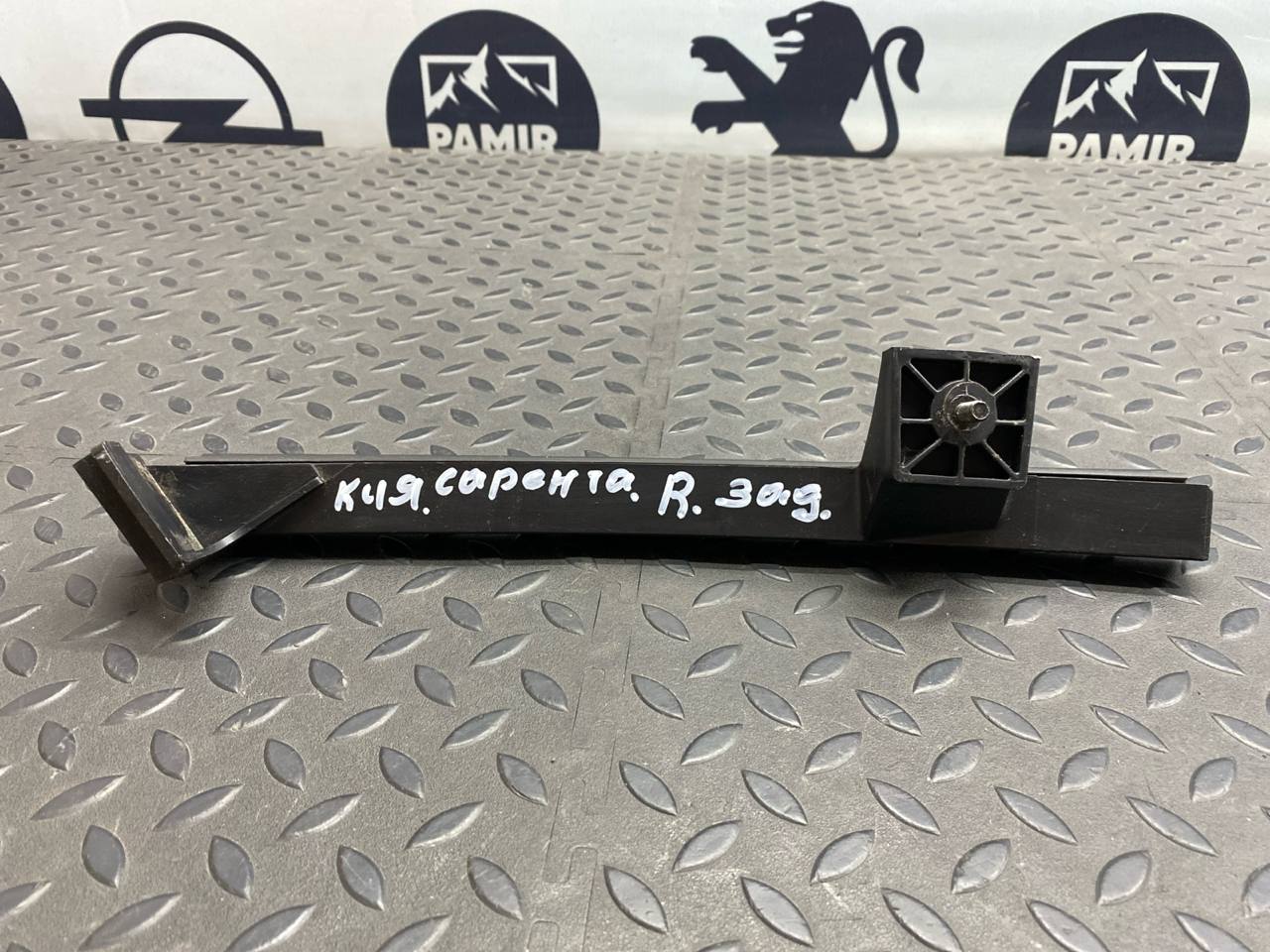 Направляющая стекла двери задняя правая Kia Sportage/2 2004-2010