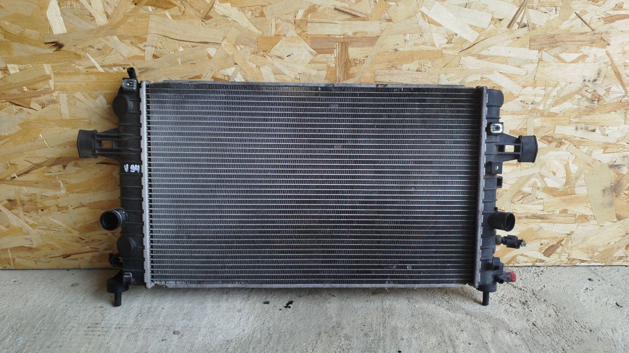 Радиатор ОЖ Opel Astra/H 2004-2014