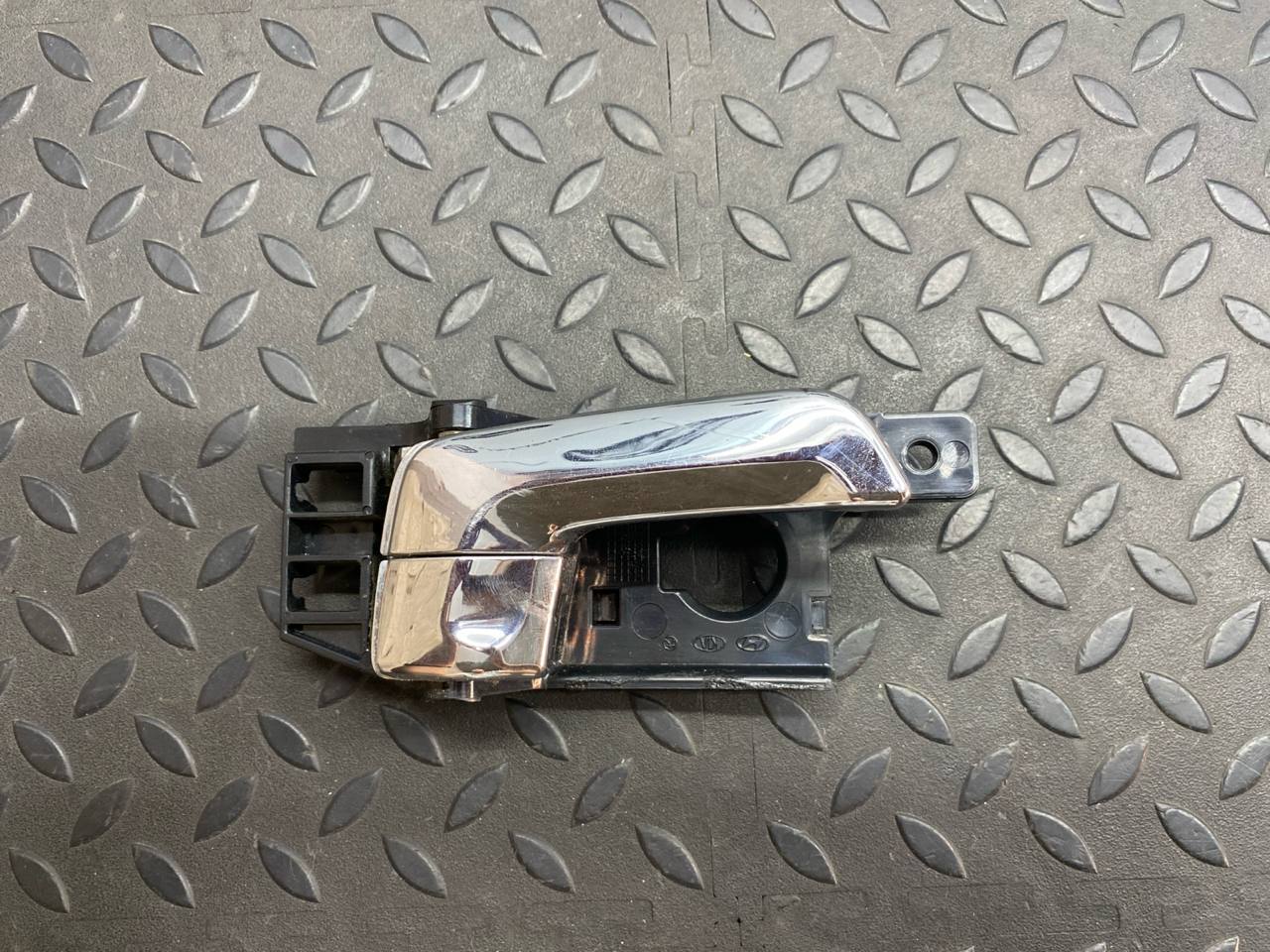 Ручка двери передняя правая Kia Sportage/2 2004-2010