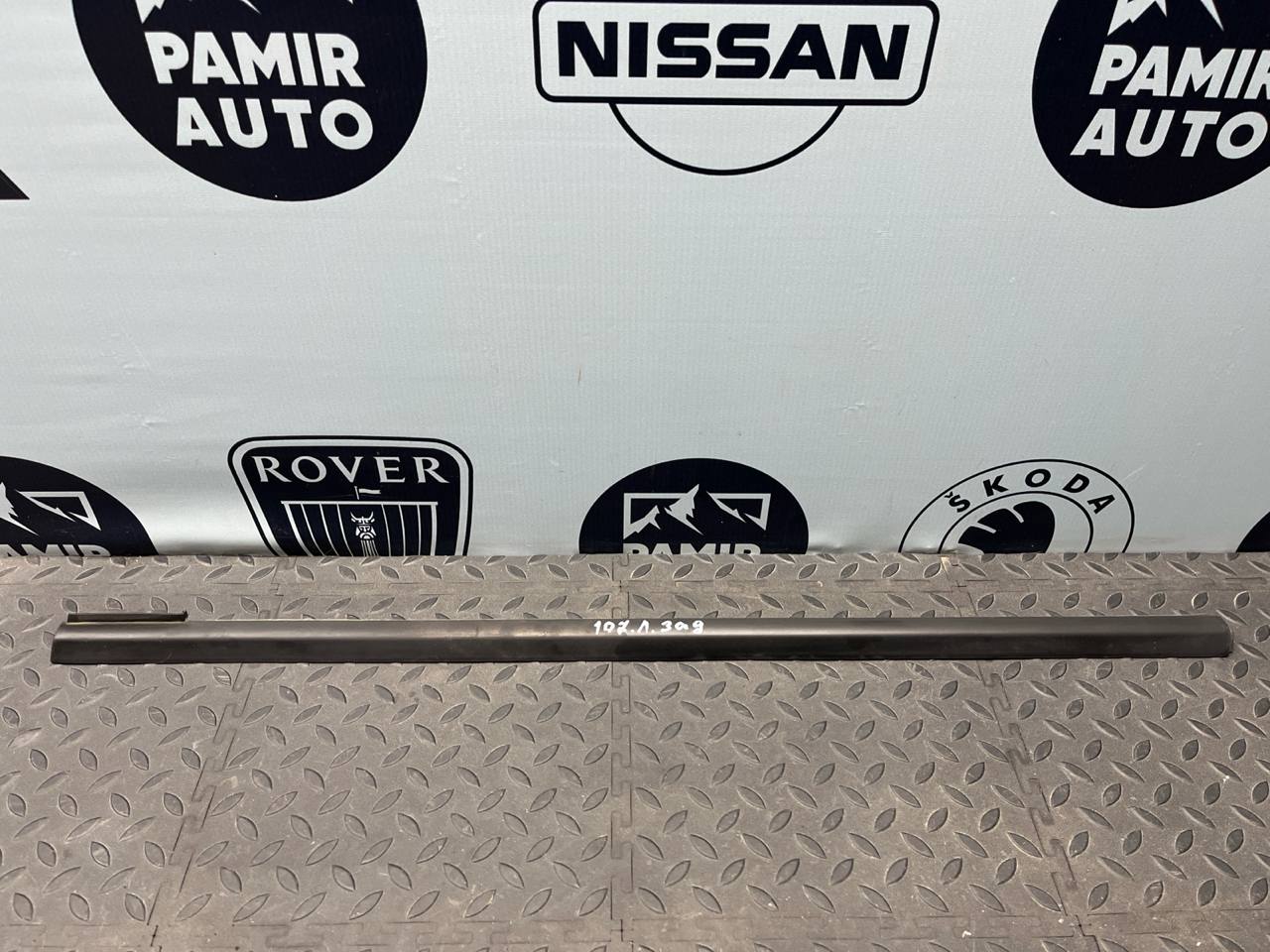 Уплотнитель двери задний левый Ford Focus/2 2004-2011