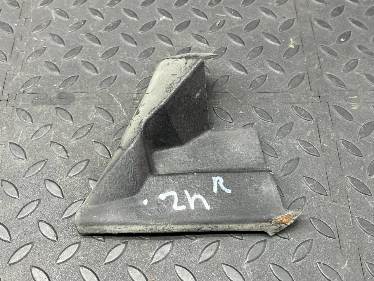 Решетка под лобовое стекло (Жабо) правая Renault Scenic/2 2003-2009