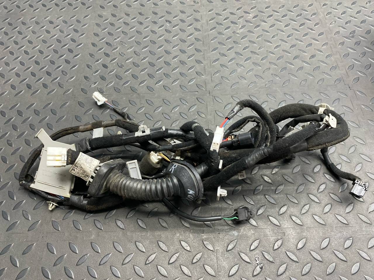 Проводка двери передняя правая Kia Sportage/2 2004-2010