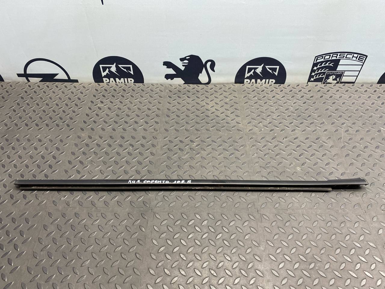 Уплотнитель двери задний правый Kia Sportage/2 2004-2010