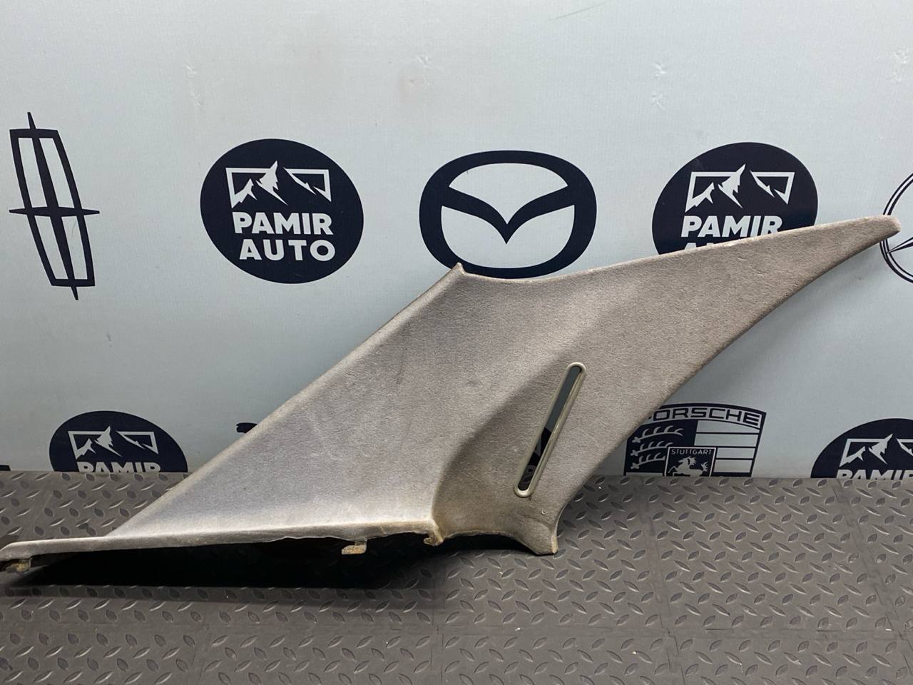 Обшивка стойки задняя левая Mercedes C/W202 1993-2001