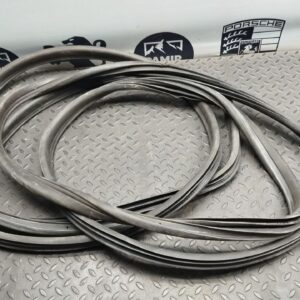 Уплотнитель двери передний Opel Astra/H 2004-2014