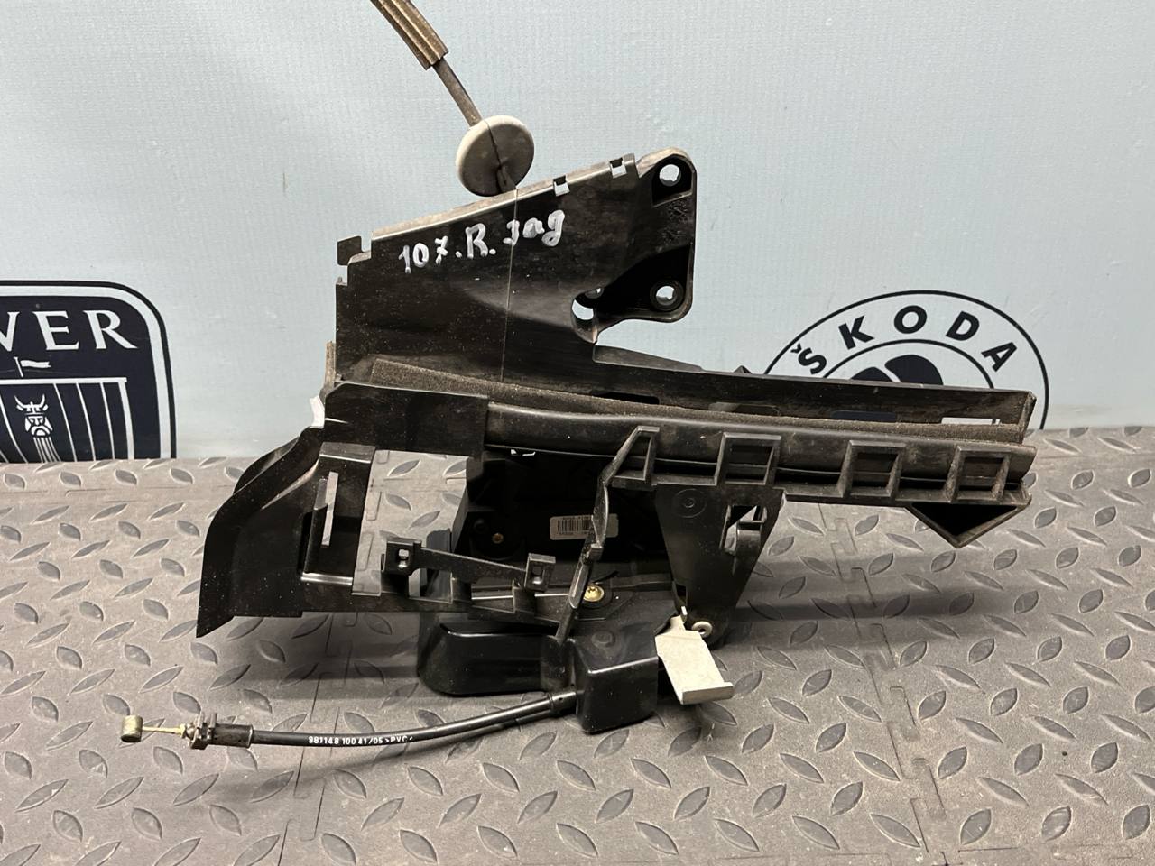 Замок двери задний правый Ford Focus/2 2004-2011