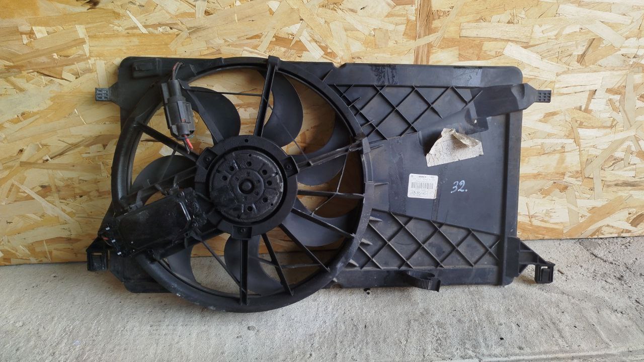 Вентилятор радиатора Ford Focus/2 2004-2011