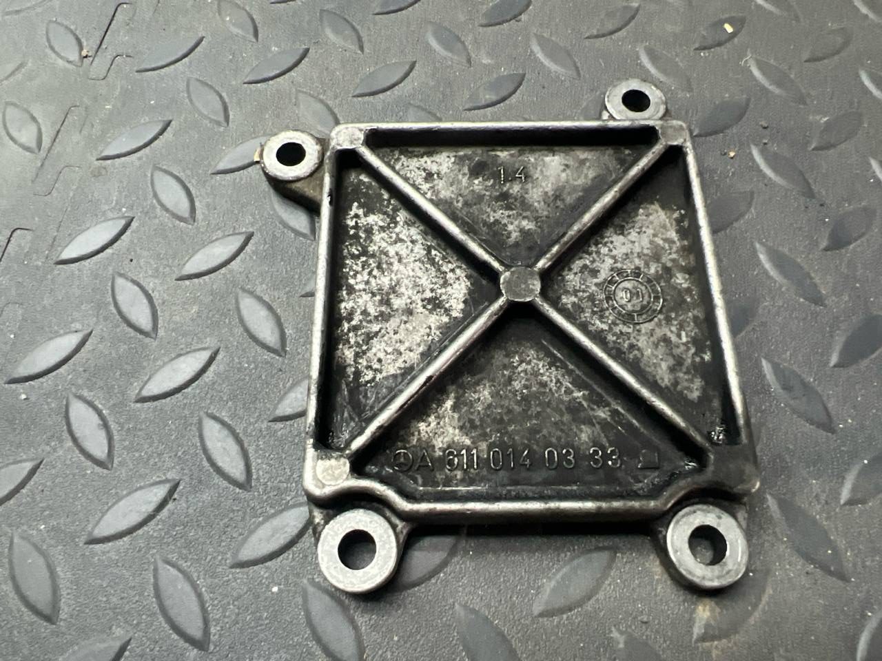 Крышка двигателя Mercedes E/W210 1995-2003