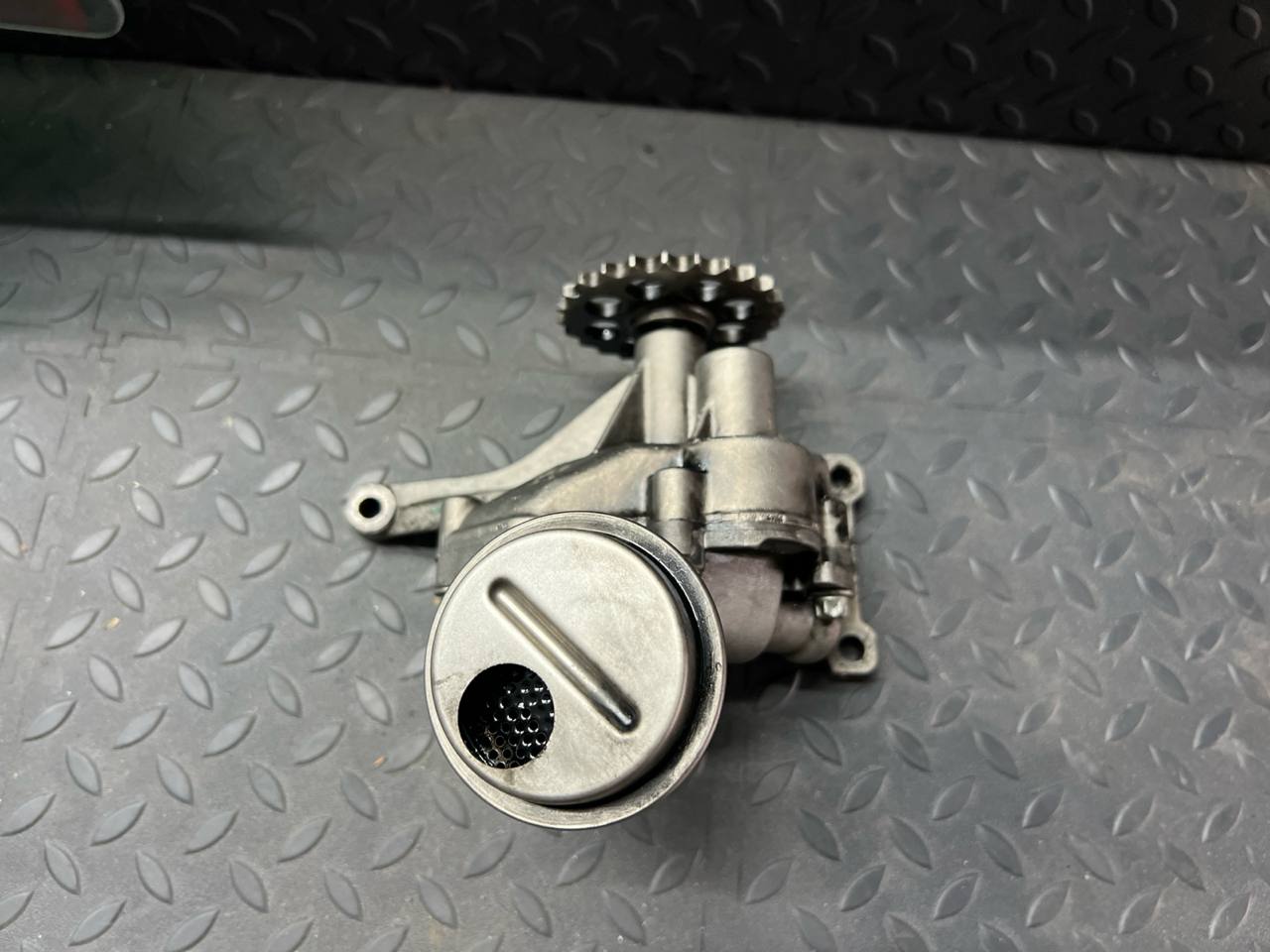 Насос масляный Mercedes E/W210 1995-2003