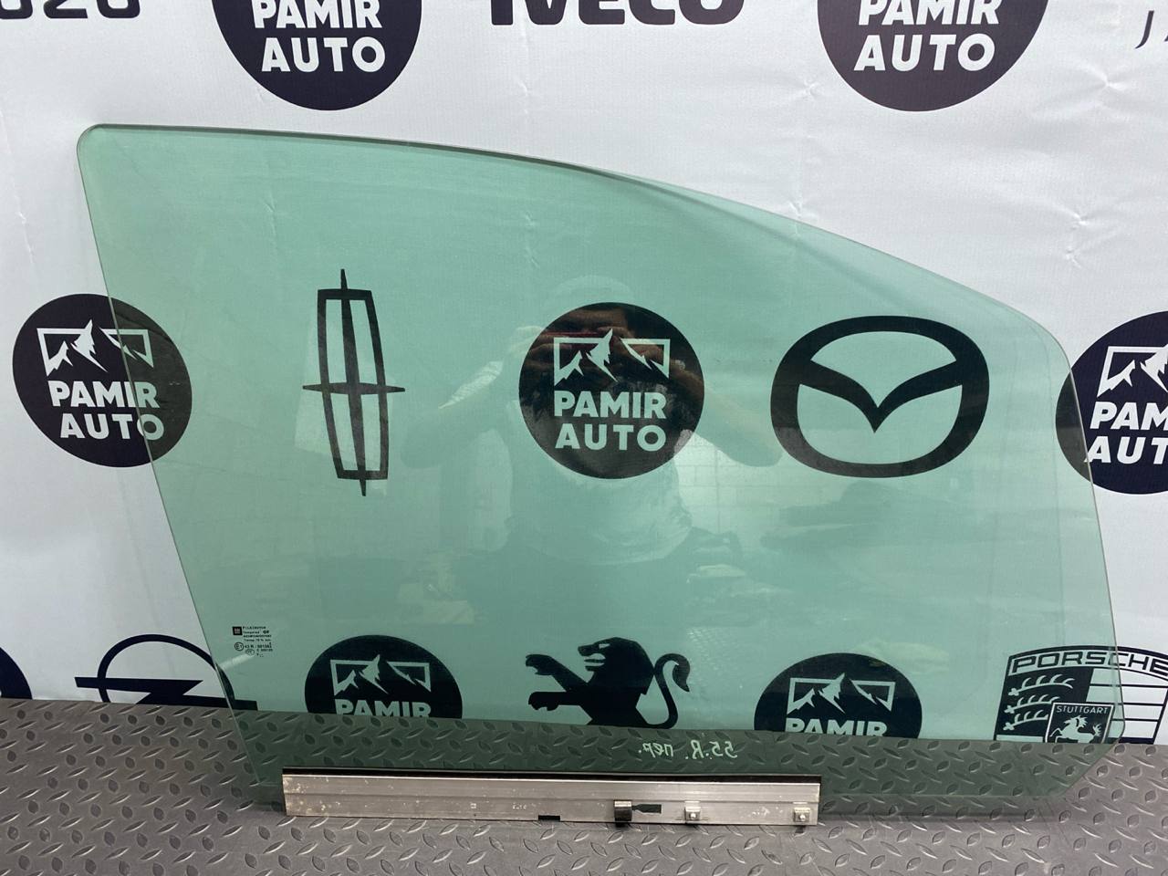 Стекло двери переднее правое Opel Zafira/B 2005-2014