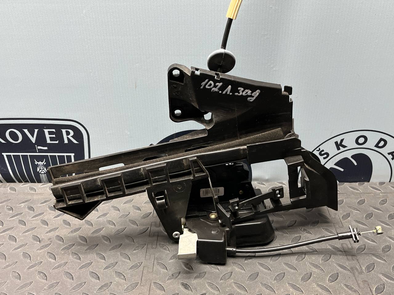 Замок двери задний левый Ford Focus/2 2004-2011