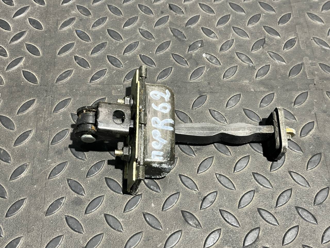 Ограничитель двери передний Mercedes M/W163 1997-2005