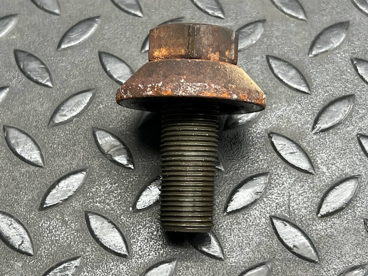 Болт коленвала Mercedes E/W210 1995-2003