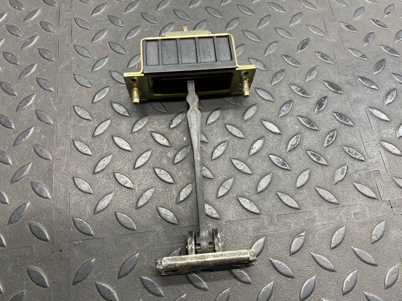 Ограничитель двери задний Mercedes C/W203 2000-2008