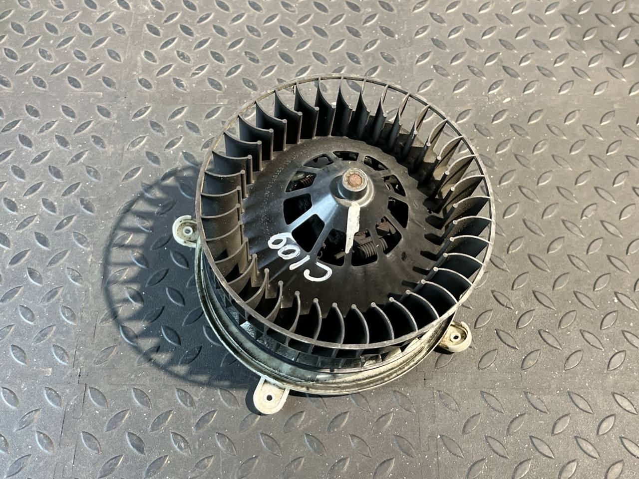 Моторчик отопителя Mercedes E/W210 1995-2003