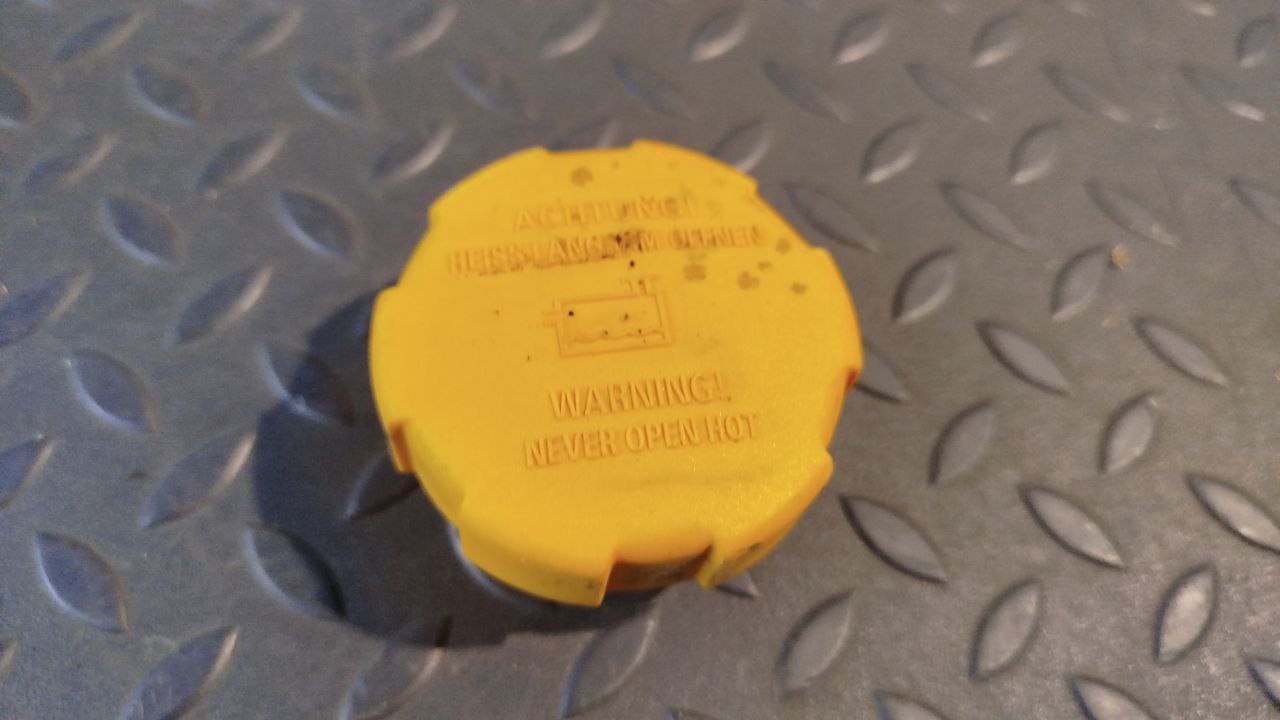 Крышка расширительного бачка Opel Zafira/B 2005-2014