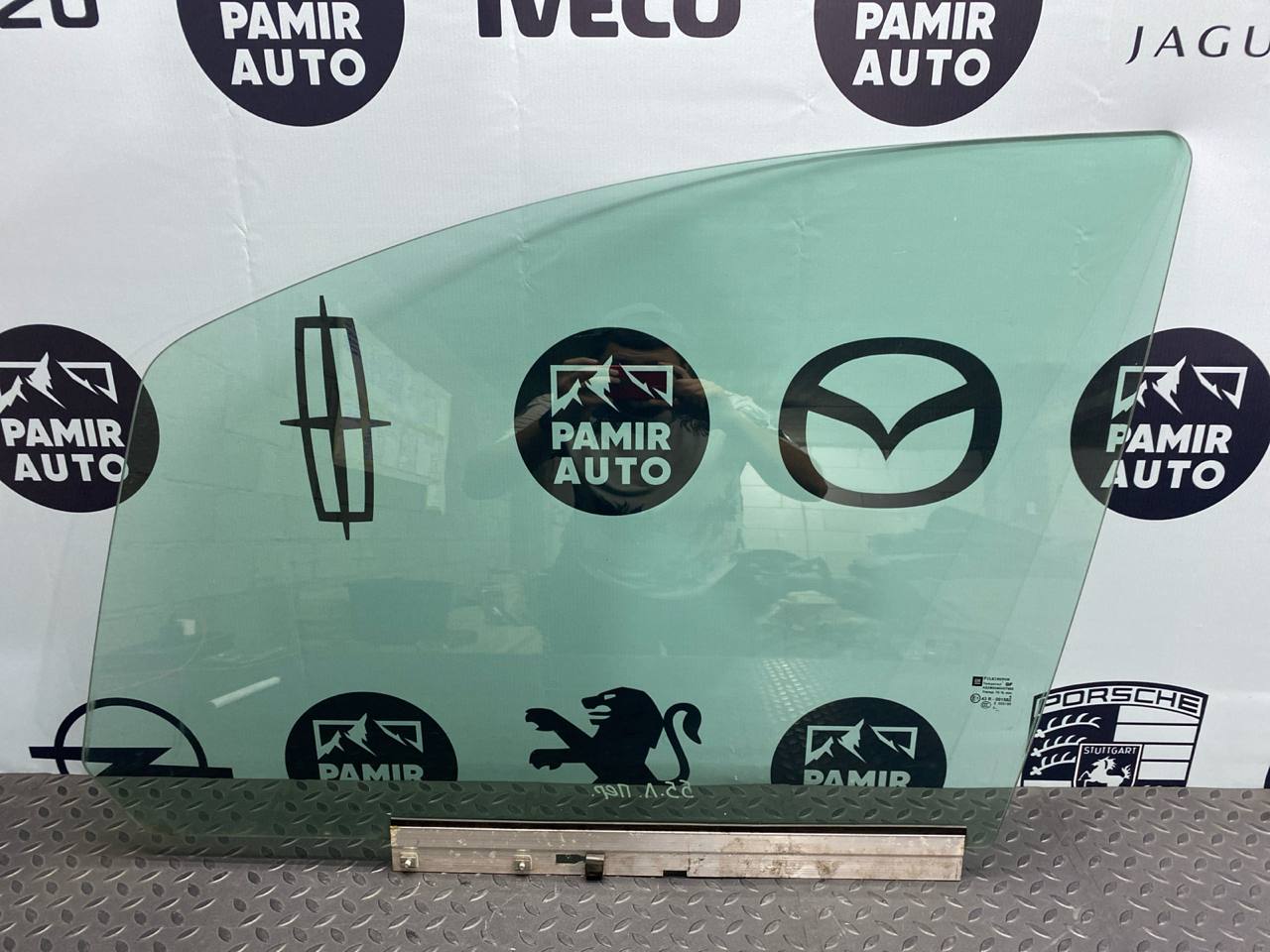 Стекло двери переднее левое Opel Zafira/B 2005-2014