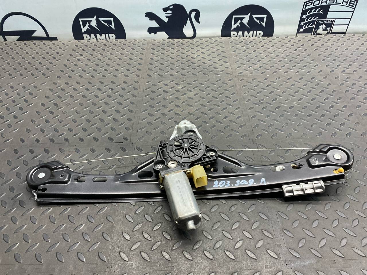 Стеклоподъемник задний левый Mercedes C/W203 2000-2008