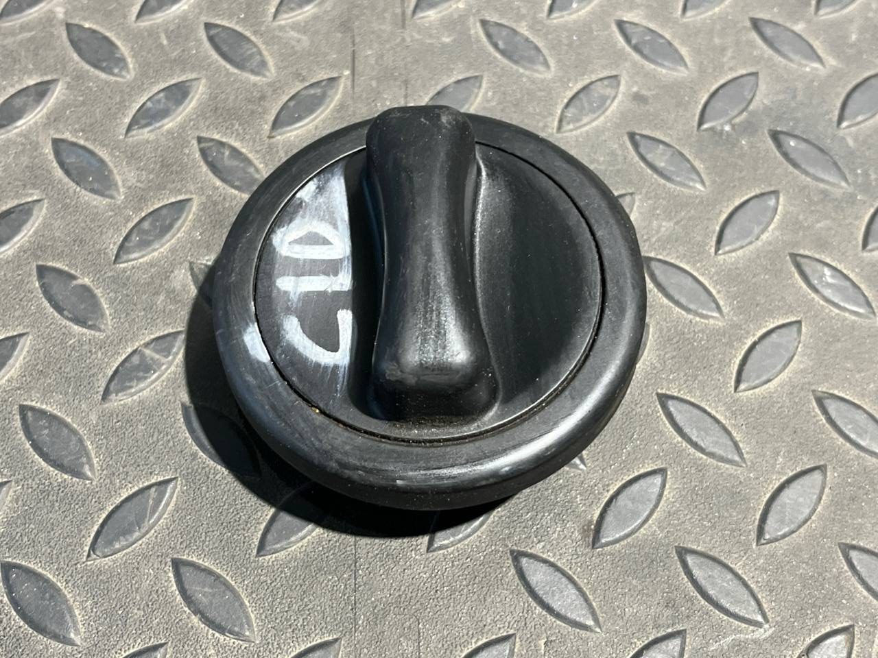 Крышка топливного бака Mercedes  C/W203 2000-2008