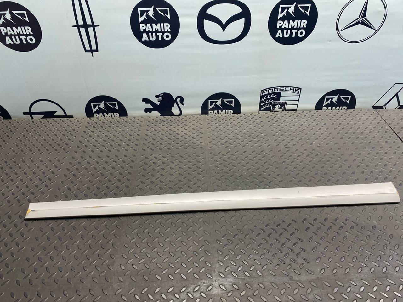 Молдинг двери передний правый Mercedes C/W203 2000-2008