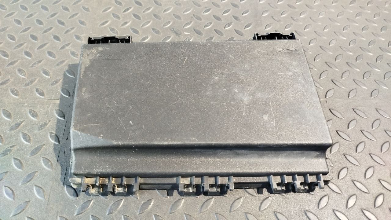 Крышка блока предохранителей Opel Zafira/B 2005-2014