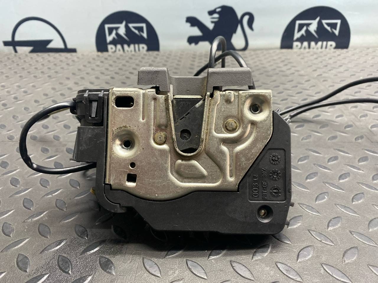 Замок двери передний левый Mercedes C/W203 2000-2008