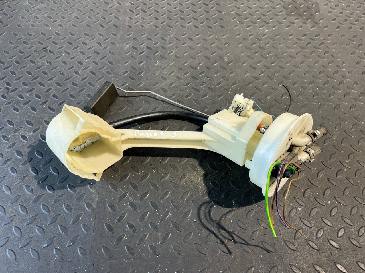 Датчик уровня топлива Volkswagen Passat/B5 1996-2005