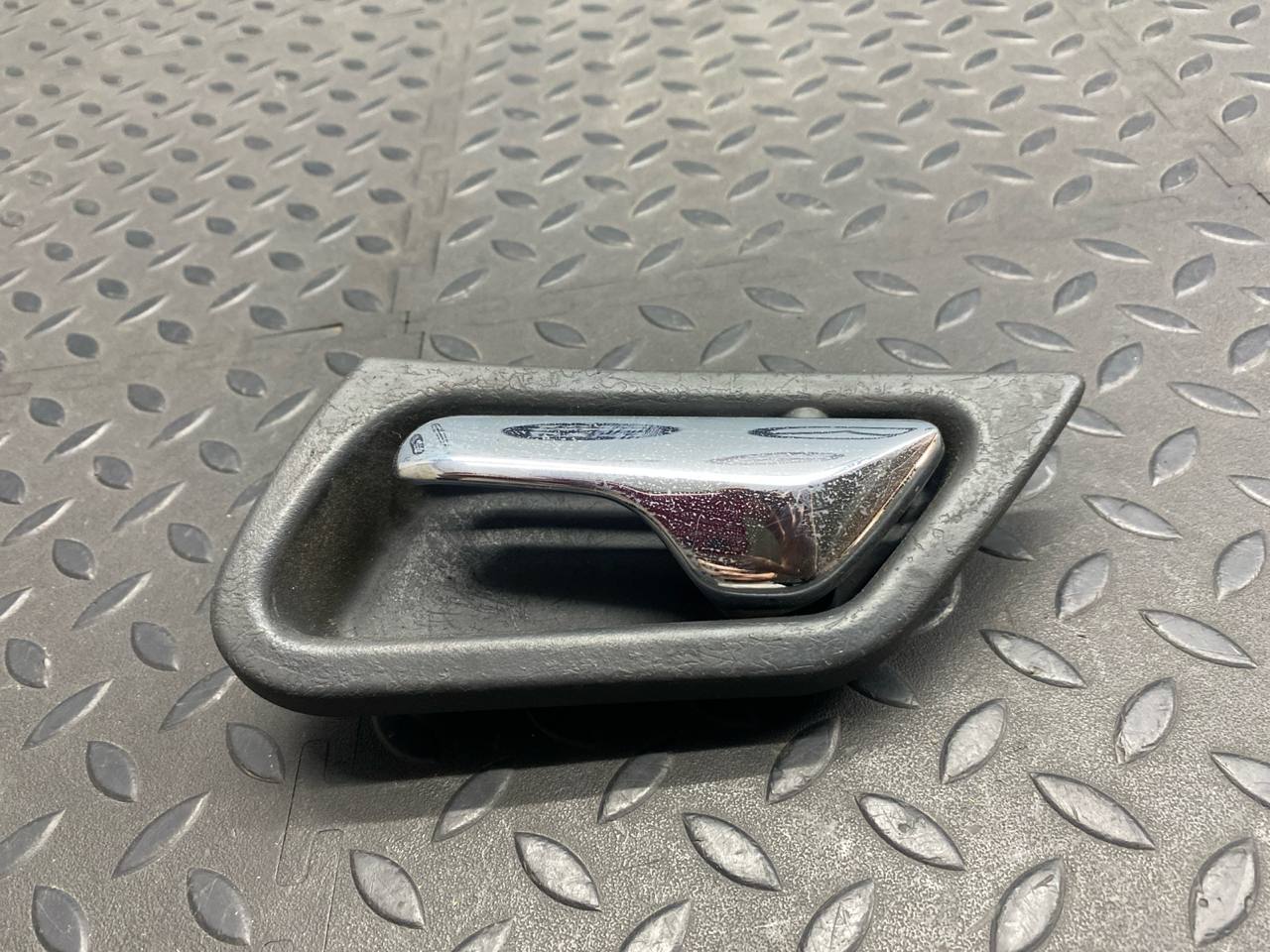 Ручка двери передняя левая Mercedes C/W203 2000-2008