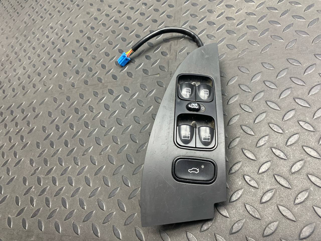 Блок управления стеклоподъемниками Mercedes C/W203 2000-2008