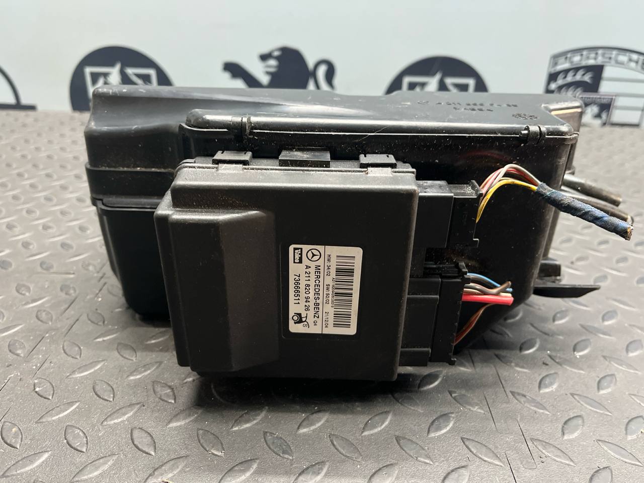 Блок управления багажником Mercedes E/W211 2002-2009