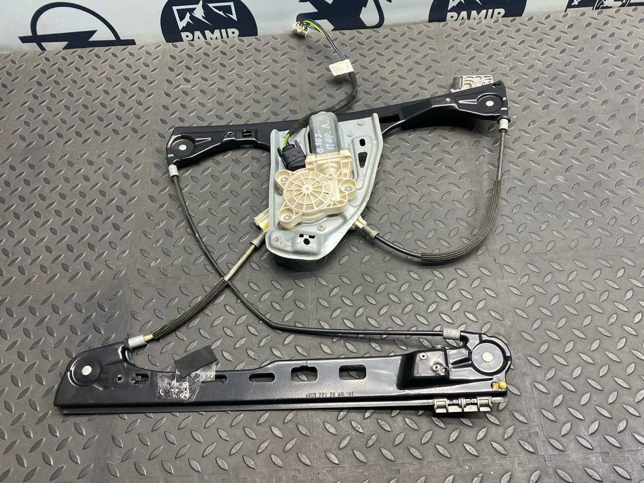 Стеклоподъемник передний левый Mercedes C/W203 2000-2008