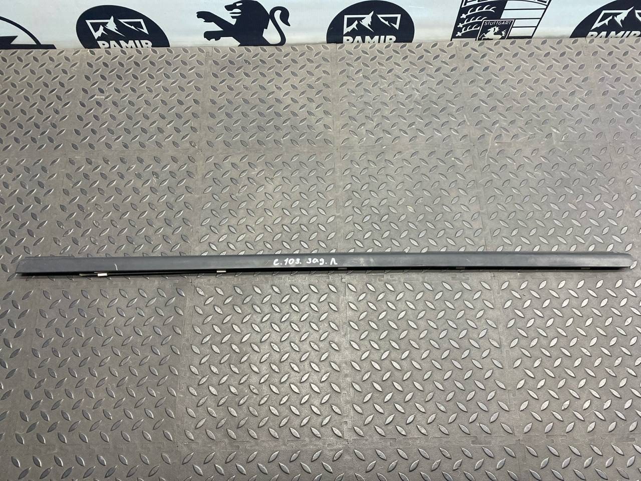 Уплотнитель двери задний левый Mercedes C/W203 2000-2008