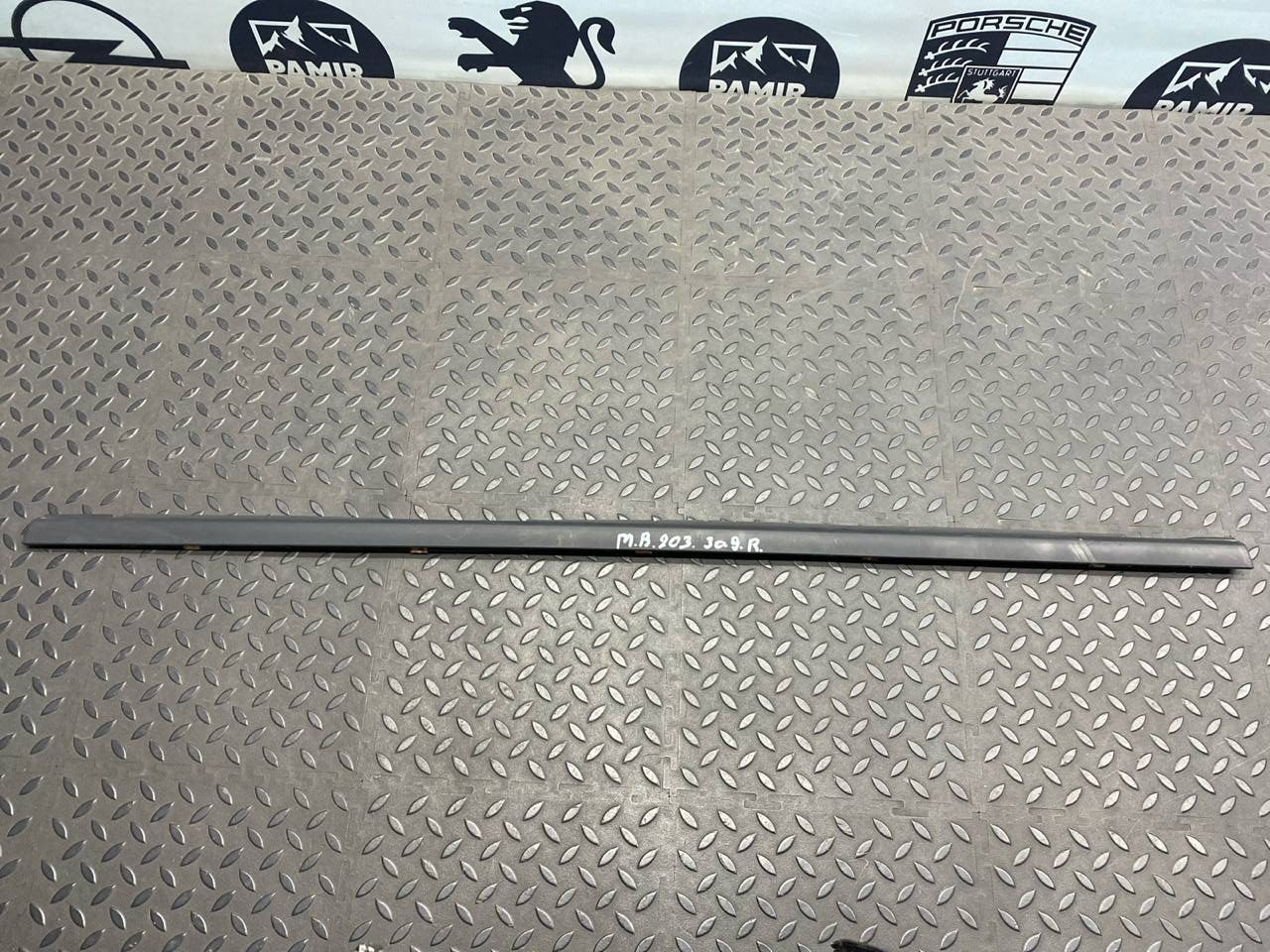 Уплотнитель двери задний правый Mercedes C/W203 2000-2008